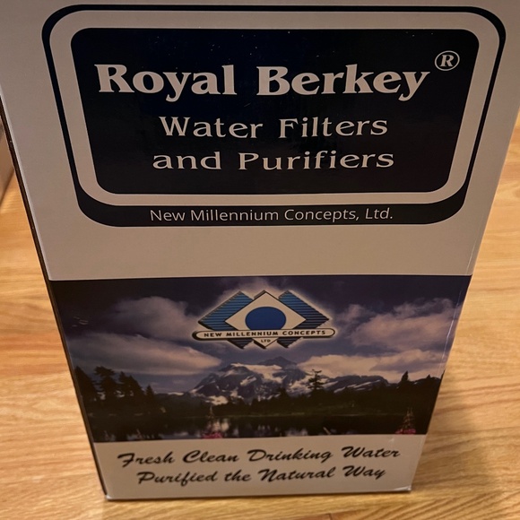 ROYAL BERKEY WATER FILTER WITH METAL STAND + SPIGOT + 2 FILTERS - Picture 3 of 6